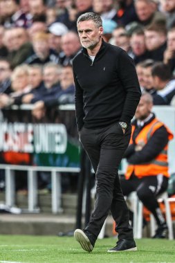 Bradford City 'nin Graham Alexander teknik direktörü Carabao Kupası 3. Raundda Newcastle United ile Bradford City arasında 24 Eylül 2025' te St. James 's Park, Newcastle' da oynanan karşılaşmada 