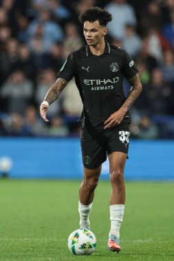 Manchester City 'den Nico O' Reilly, Carabao Kupası 3. Raundda top Huddersfield Town ile Manchester City 'ye karşı Accu Stadyumu, Huddersfield, Birleşik Krallık, 24 Eylül 2025