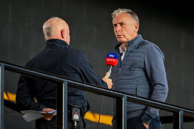 Eski Arsenal oyuncusu Alan Smith, 24 Eylül 2025 'te Vale Park, Burslem, Birleşik Krallık' ta oynanan Carabao Cup 3. tur karşılaşmasında Sky Sports takımı tarafından sorgulandı.