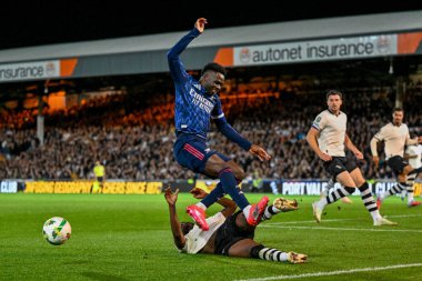Arsenal 'den Bukayo Saka, Port Vale' den Jaheim Headley tarafından 24 Eylül 2025 'te Vale Park, Burslem, İngiltere' deki Port Vale-Arsenal maçında Port Vale vs.
