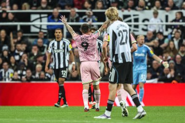 Bradford City 'den Andy Cook, 24 Eylül 2025' te St.James 's Park, Newcastle, İngiltere' de oynanan 3. Carabao Kupası karşılaşmasında 3-1 kazanma hedefini kutluyor. 