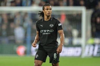 Manchester City 'den Nathan Ake, Carabao Kupası 3. raundunda Huddersfield Town, Manchester City' ye karşı, Accu Stadyumu, Huddersfield, Birleşik Krallık, 24 Eylül 2025