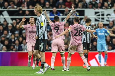 Bradford City 'den Andy Cook, 24 Eylül 2025' te St.James 's Park, Newcastle, İngiltere' de oynanan 3. Carabao Kupası karşılaşmasında 3-1 kazanma hedefini kutluyor. 