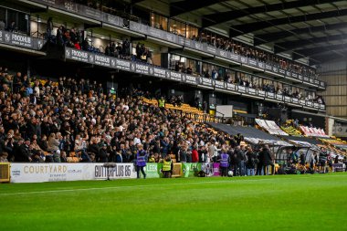 24 Eylül 2025 'te Vale Park, Burslem' de oynanan 3. Carabao Kupası karşılaşmasında Vale Park 'ın ana standı Port Vale-Arsenal maçındaydı.