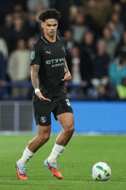 Manchester City 'den Nico O' Reilly, Carabao Kupası 3. Raundda top Huddersfield Town ile Manchester City 'ye karşı Accu Stadyumu, Huddersfield, Birleşik Krallık, 24 Eylül 2025