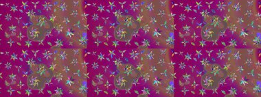 Raster illüstrasyonundaki çiçek desenli çizim. Mor ve kahverengi renkte çiçekler.