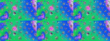 Suluboya elle çizilmiş çiçek desenli eskiz deseni. Parlak renkli fantezi çiçekleri, yapraklar, mavi ve yeşil renkli tomurcuklar.