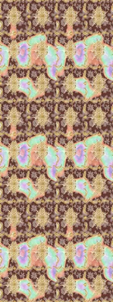 Antika altın tekrarlanabilir duvar kağıdı. Damask çizim kalıbı arka planı tekrarlıyor. Bej renklerde altın element. Barok tarzında altın çiçek süsü..