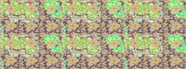 Barok tarzında altın çiçekli süs. Antika altın tekrarlanabilir duvar kağıdı. Damask çizimi tekrarlanıyor. Tarafsız renklerde altın element.