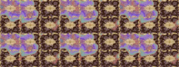 Eskiz öğesi ahşap oyma. Küçük bir alan derinliği. Oyma. Klasik mobilya tarzı. Patina. Lüks mobilyalar. Kahverengi renkli ve altın elementli desen. Altın kaplamalı kahverengi zemin.