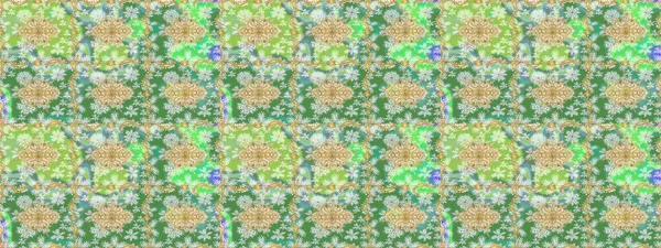 Ortaçağ çiçek desenini çiz. Raster illüstrasyonu. Dekoratif simetri arabesk. Doğum günü kartı, davetiye ya da afiş için iyidir. Yeşil renkte altın.