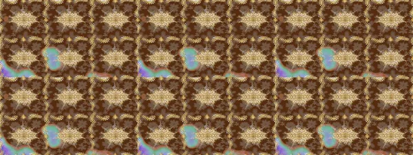 Raster illüstrasyonu. Kahverengi renkli ve altın elementli eskiz deseni. Geleneksel oryantasyon süsü. Klasik Raster altın desenini çiz. Klasik vintage arkaplan.