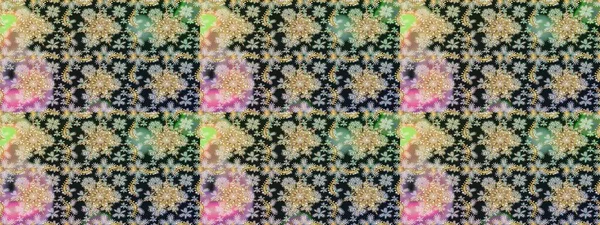 Damask arkaplanı tekerrür ediyor. Gri ve nötr renklerde altın element. Antika altın tekrarlanabilir duvar kağıdı. Barok tarzında altın çiçek süsü..