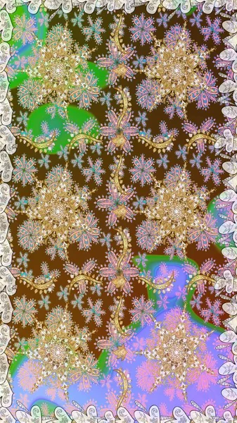 Barok tarzında kusursuz bir doğulu süsü. Kahverengi ve nötr renklerde altın elementlerle geleneksel altın sarısı desen.