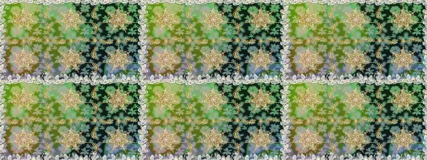 Küçük bir alan derinliği. Oyma. Kusursuz ahşap oyma. Lüks mobilyalar. Altın kaplamalı yeşil ve gri zemin. Patina. Gri renkli ve altın elementli desen. Klasik mobilya stili.