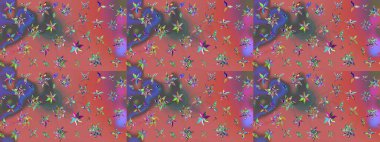 Çiçekli karalama şeklinde Raster çiçek deseni. Nazik, sevimli çiçek arkaplanı. Pembe ve mor renkte çiçekler.