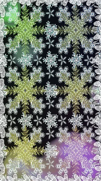 Sembol bayramı, yeni yıl kutlamaları, altın desenler. Gri ve nötr renklerde altın kar taneleri. Noel altın kar tanesi kusursuz desen. Kış kar dokusu duvar kağıdı.