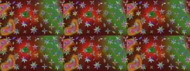 Kahverengi ve yeşil renklerde parlak çiçekli halı deseni.