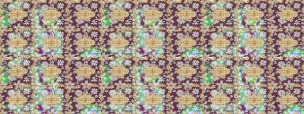 Geleneksel raster ve altın desen. Damask eskiz süsü. Kahverengi renkler üzerinde klasik oryantal desen.