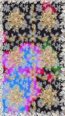 Gri ve nötr renkler üzerinde klasik oryantal desen. Geleneksel raster ve altın desen. Damask pürüzsüz süsü.