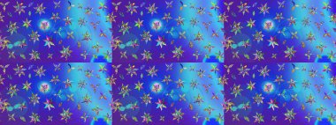 Mavi ve mor renkli çiçekler. Küçük çiçekte sevimli çiçek deseni var..