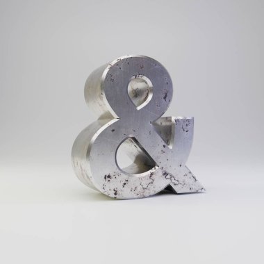 Metal ve işareti simgesi. 3D render paslı metal yazı tipi beyaz arka plan üzerinde izole çizik.