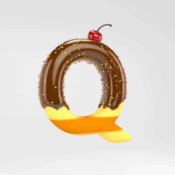 字母 Q 大写。蛋糕字体与巧克力，洒和樱桃在顶部隔离在白色背景. — 图库照片