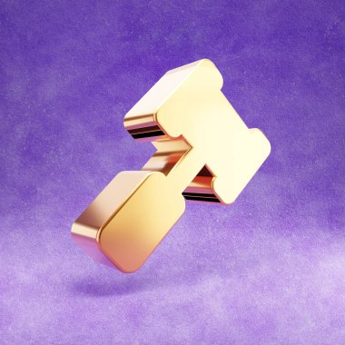 Gavel ikonu. Mor kadife arka planda izole edilmiş altın sarısı mahkeme yargıcı tokmak sembolü.