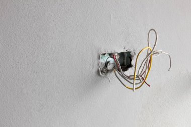 Yenilenmiş daire kabilelerini bitirme. Kablo hattı montajı