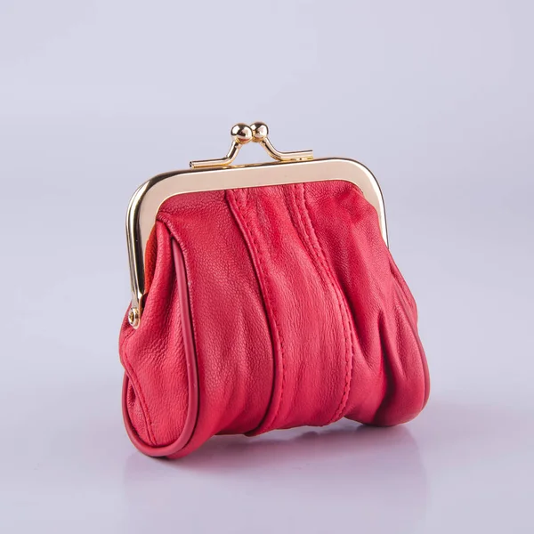 Damenhandtasche aus Leder rot für Münzen — Stockfoto