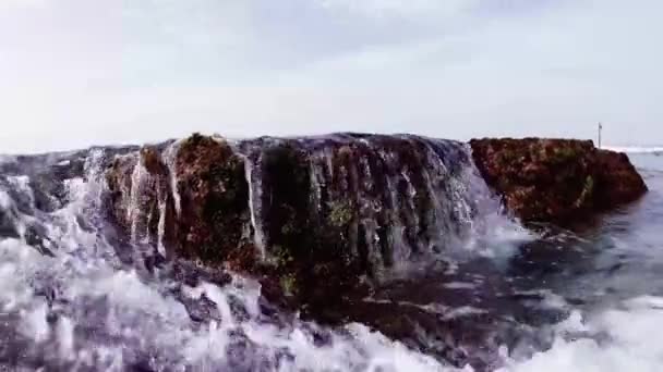 Ondas Que Fluem Através Recife Coral — Vídeo de Stock