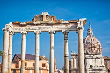 Roma, İtalya Roma Forumu kalıntıları mavi gökyüzü ile görünümünü