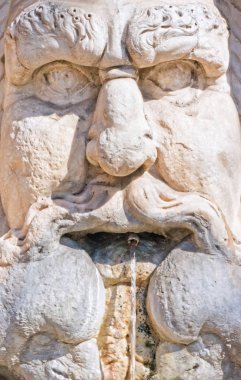 Çeşme maskesi Aventine Tepesi - Roma İtalya