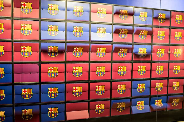 Barcelona Hiszpania Kwietnia 2018 Camp Nou Stadion Muzeum Ściany Herbami — Zdjęcie stockowe