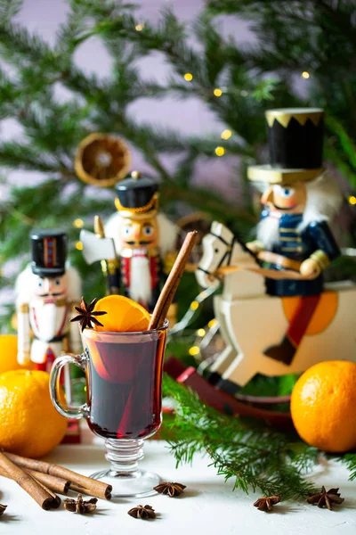 Thé Dans Une Tasse Verre Avec Cannelle Orange Sur Fond — Photo