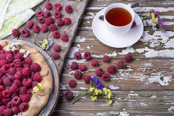 Cup Fresh Tea Homemade Biscuit Fresh Natural Raspberries Flowers Wooden — Stock Photo, Image