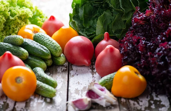 Домашні Свіжі Натуральні Овочі Приготування Дієтичної Вегетаріанської Їжі Помідори Огірки — стокове фото