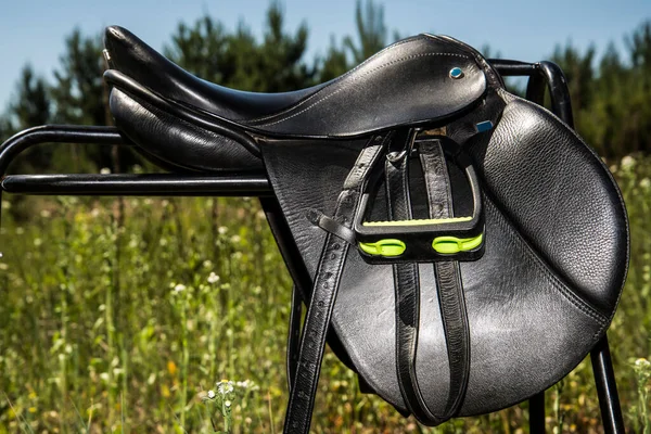 New Black Leather Saddle Horse Special Supporting Fixture Green Grass — Stock Photo, Image