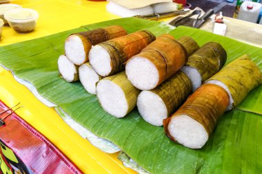 Pirinç bambu veya lemang Malezya popüler şenlikli mutfak olduğunu. İftar veya Müslüman açlık ay sırasında yol yan tezgahları satılan