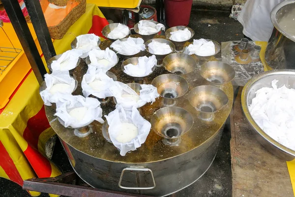 Рисовый Торт Пальмового Сахара Putu Piring Приготовленный Продавцом Время Рамадана — стоковое фото