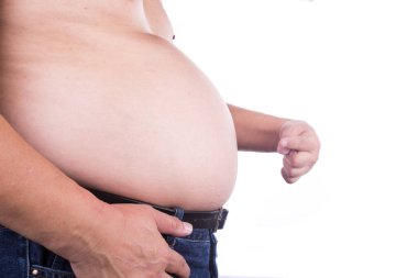 Visseral veya subkutan yağ kendi sağlıksız koca göbekle işaret eden adam. Sağlık riski.