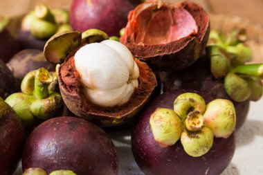 Taze hasat organik mangosten meyve tatlı, kalın ve sulu ciltlerinin Close-up