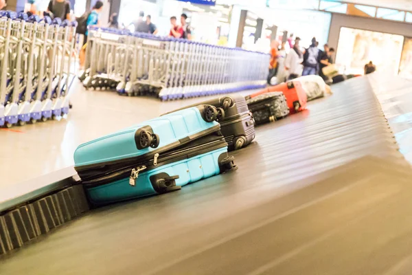 机场输送带行李袋特写 — 图库照片