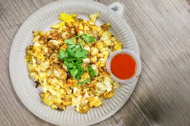 Kızarmış yumurta istiridye, Penang, Malezya popüler gıda. Mevcut sokak tezgahları ve kahve dükkanları.