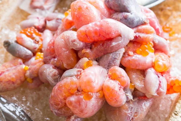 Рыбья Икра Яйца Свежепрепарированные Рыбы Рынке Высокий Уровень Холестерина — стоковое фото