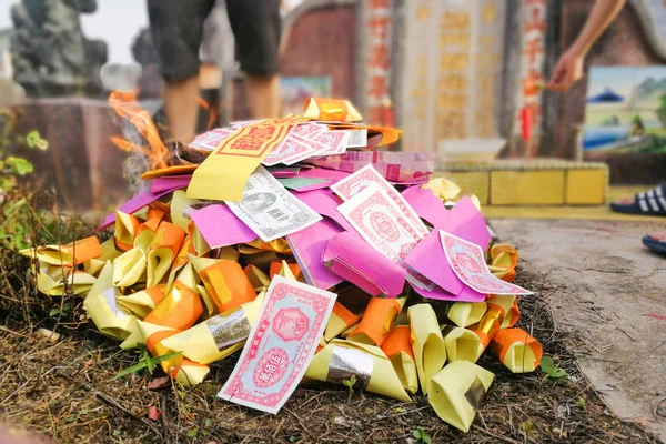 Chinese Taoism Belief Offers Deceased Burning Paper Money Other Offerings — Stock Photo, Image