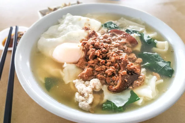 Mangkuk Sup Mie Pan Mee Yang Lezat Makanan Populer Cina — Stok Foto