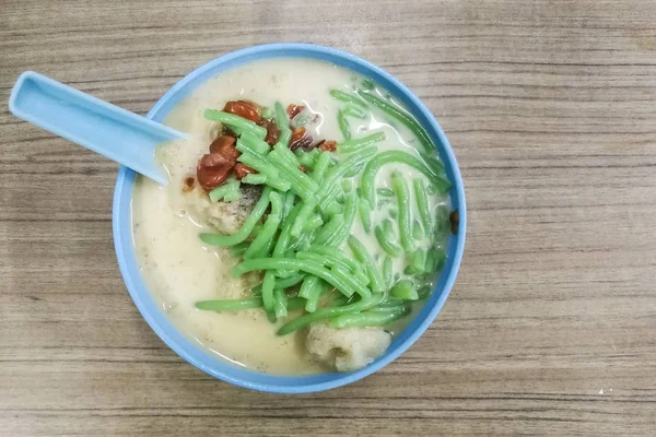 槟城路著名的 Chendol 与红豆在马兰三潭服务冷碗 — 图库照片