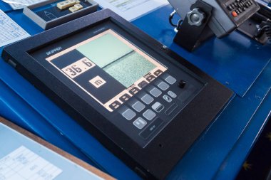 Closeup sonar alet ekipman okyanusta gemi gemi tarama deniz derinliği