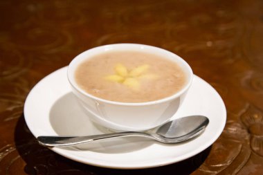 Yam Yapıştır ginkgo veya on nee, geleneksel Malezya tatlı Çin Teochew arasında popüler